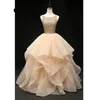 Wunderschöne Champagner-Tüll-Rüschen Quinceanera-Abschlussballkleider mit Perlen verziert, Bateau, einzigartiges rückenfreies Design, abgestuftes Sweet-16-Kleid, formelle Abendkleider