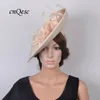 Duża Srebrna Satin Fascinator Ladies Formalna Sukienka Kapelusz Kościół Kapelusz Na Ślub Bridal Prysznic Matka panny młodej W / Feather Flower