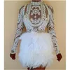 Robes de cocktail sexy gaine de plumes avec ceinture perles illusion manches longues dentelle appliques robe de bal courte pas cher mini robes de soirée formelles