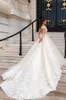 Nieuwe vintage champagne kanten jurk illusie lange mouwen lange mouwen backless Dubai African Bridal Jury Sweep trein trouwjurken 0430