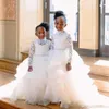 Beyaz Vintage Yüksek Boyun Uzun Kollu Çiçek kızın Elbiseleri Organze Ruffles Artı Boyutu Kızlar İlk Communion Pageant Törenlerinde Çocuk Gelinlik Modelleri