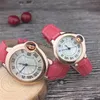 Modestijl Jurk Herenhorloge Quarz-beweging Vrouwhorloges Leren band met diamantschaal Levensstijl Waterdicht analoog polshorlogec271t