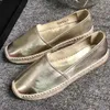 Dam Fritidsskor Designerskor vintage Plattform Espadrilles Flickor Kalvskinn Mode lassic Platt botten Walking Sko storlek 34-42 Med låda