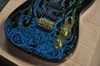 Фабрика оптом Электрическая гитара с синим пламенным рисунком, MaplefretBoard, золотым оборудованием, может быть настроена в соответствии с запросом