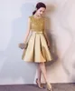2020 Gold Short Homecoming Dresses With Bow Crew Neck Lace Top Graduation Party Gowns Satin A Line Billiga cocktailklänning74133594485005