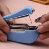 Портативная портативная беспроводная мини-швейная машина ручной удерживаемой домашней одежды