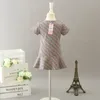 Flickor Plaid Vest Dress 2020 Nya sommarfjäderbarn Ribbon Bows Tie Princess Dress Lady Style Barn Lattice Pleated Dress C6212