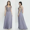 Elegante Lavanda Madre della sposa Abiti A Vestiti Una linea Sheer V Collo V Affari in pizzo Chic Guest Dress Guest Dress Floor Lunghezza Madri Abiti da madri