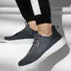 Chaussures de sport de mode hommes chaussures de course noir blanc gris poids léger coureurs chaussures de sport baskets baskets marque maison fabriquée en Chine