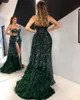 Mörkgröna sequined fjädrar kändis kvällsklänningar 2021 Arabiska Sweetheart Backless Side Slit Pagant Prom Gowns Occasion Dress Al4041