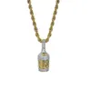 14K Iced Out Two-Tone Whisky Vinflaska Hängsmikal Mikro Pave Cubic Zircon Hip Hop Pendant Halsband för män Kvinnor Gåvor