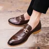 Venta caliente: hombres hechos a mano Oxfords zapatos de cuero puntiagudos vestido de novia mocasines zapatos de negocios para hombre formal