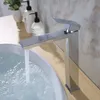 Krom / Pirinç Siyah / Fırçalı Altın Kare Tap Banyo Bataryası Havzası Musluk Soğuk Ve Sıcak Su Mikseri Tek Kolu Güverte Monte