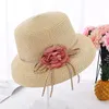 Ny mode sommar blomma sol hattar för kvinnor brett brim elegant halm hattar femme utomhus strand hatt blommig båge solskugga hattar