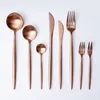 Rose Gold Dinnerware Set Porslin Gaffelkniv Sked Matte Rose Gold Western Metal Rostfritt Stål Middag Kniv Fork Patesware Sets