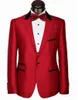 Nuovi arrivi One Button Smoking rosso dello sposo con risvolto con visiera Best Man Groomsman Uomo Abiti da sposa Sposo (giacca + fiocco)