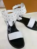 Sandali da donna stile classico di lusso europeo Pantofole con suola piatta Scarpe moda Cintura dorata Bottone decorativo in pelle