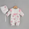 Söt nyfödda babyflickor Romper Winter Baby Girl Clothing Set Vintage Clothes Spets Floral Coat Toddler Layette Down Warm296J7125836