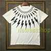 أوروبا الصيفية Mens Terts مصمم Tshirt الرجال طوق هندسة أبيض طباعة مصممي تي شيرت قصير الأكمام قمم القطن غير القطن غير