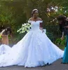 Nigeria Abiti da sposa africani Abito da ballo bianco Abito da sposa country Treno reale Applicazioni con spalle scoperte Abito da sposa a fiori per le donne 2019