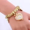 Bracelet pendentif montre la mode de luxe de luxe Love Rhingestone Heart Shape Wholes Montre-bracelets pour les femmes Gift DH5207599