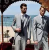 Yüksek Kaliteli Bir Düğme Açık Gri Damat smokin Tepe Yaka Groomsmen Mens Suits Düğün / Gelinlik / Akşam Blazer (Ceket + Pantolon + Vest + Tie) K120