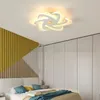 Calda e romantica lampada da soffitto a LED con ruota a vento, luci acriliche creative che illuminano per la camera da letto principale della camera da letto del ristorante del soggiorno della famiglia