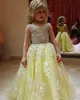 Perlé Jaune Mignon Fleur Filles Robes A-ligne Dentelle Fille Robe D'événement Sur Mesure De Haute Qualité Belle Petite Fête Des Enfants Porter Des Robes Maxi