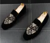 새로운 망 패션 벨벳 골드 자수 로퍼는 벨벳 신발을 운전 플랫 캐주얼 신발에 발을 미끄러 져 지적 검은 색 moccasins 38-44 BM600