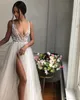 2020 Berta Bohemian Bröllopsklänningar Beaded Deep V Neck Boho Bröllopklänningar En Line Side Split Golv Längd Tulle Vestido de Novia