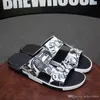 Desenhador dos homens Plano Slides Sandálias Sapatos Casual dupla fivela famosa marca Arizona Verão ourdoor Praia Flip Flops chinelos de couro