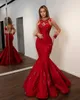 Laço vermelho Appliqued sereia Vestidos de baile Sheer Jewel Neck frisada mangas compridas Formal Vestido Plus Size chão Satin Evening Vestidos
