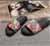 2020 new Designer Rubber slide fashion sandal Floral brocade men slipper Gear bottoms Flip Flops women striped Beach causal slippe eur36-41