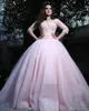 Rosa 3/4 Långärmade Söt 15 16 Quinceanera Klänningar Tulle Lace Applique Beaded Square Neck Ball Gown Prom Pageant Gown Custom Made