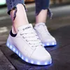 2020 Kriativ Carregador USB Tenis Led Enfant Light Up Trainers Kid calçados casuais Boygirl Luminous Sneakers incandescência sapatos Led Chinelos Y19051303