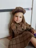 2018 New Fashion 3 Pezzi Neonate Abbigliamento Set Cappotto Abito da Ballo Abito Cappello Autunno Inverno Moda Bambini Costume Plaid Abbigliamento