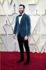 2020 Oscar Senaste Coat Pant Designs Velvet Dusty Blue Prom Män Passar Groom Jacka Red Carpet Bröllop Tuxedo Kostym (Jacka + Byxor + Bowtie)