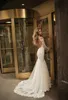 Berta rückenfreie Meerjungfrau-Brautkleider mit langen Ärmeln, V-Ausschnitt, Spitze, applizierte Trompeten-Brautkleider, Sweep-Zug, ländliches Hochzeitskleid