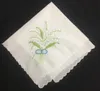 Set med 12 damer näsduk vit bomull bröllop hankies med kammusslor kantad färg broderad vintage hanky för brudgåvor