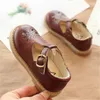 Vendita calda 2020 Primavera Autunno Nuova moda Popolare Scarpe in pelle per bambini Ragazze Bambini Scarpe basse antiscivolo Indossare Scarpe con fondo morbido Scarpe per bambini