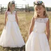Cemaat Kızlar Için Elbiseler Scoop Backless Aplikler Çiçek Kız Elbise Yaylar Küçük Kızlar Için Tül Balo Pageant Elbiseler