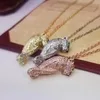 Europa Ameryka Moda styl Lady Mosiądz Ca Litera 18k Plated Gold Naszyjniki z pełnym diamentem Lampart Panther Wisiorki 3 kolor