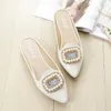 Femmes Lazy Rhingestone Summer Designer Soft Sole Talon plat Fashion Lady Square Boucle pointée Outdoors Slippers non glissantes 79044