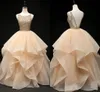 Wunderschöne Champagner-Tüll-Rüschen Quinceanera-Abschlussballkleider mit Perlen verziert, Bateau, einzigartiges rückenfreies Design, abgestuftes Sweet-16-Kleid, formelle Abendkleider