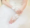 Fashion-White Ivory Korta Bröllopshandskar Kristaller Beaded Knot Armband Längd Fingerless Lace Bridal Gloves