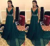 2020 A-Line Deep V-Neck Special Occasion Klänningar Chiffon Charmiga Aftonklänningar Hunter Green Prom Klänningar Sash Med Beaded Sequins