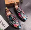 2019 homens moda Floral impressão slip on leather shoes masculino Homecoming vestido de festa de casamento cavalheiro sapatos Sapato Social masculino plus size