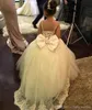 Ucuz Güzel Sevimli Çiçek Kız Elbise Glamorous Büyük Yay Geri Dantel Kızı Toddler Güzel Çocuklar Pageant Örgün İlk Komünyon Elbisesi