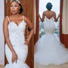 African Plus Size Bröllopsklänningar med Spaghetti Straps Lace Beaded Backless Black Girls Mermaid Bridal Dress Back Knappar Robe de Soiree