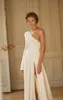 Liz Martinez 2020 robes de mariée fendues simples une épaule à manches longues plage Boho une ligne robes de mariée en satin robe de Novia9848326